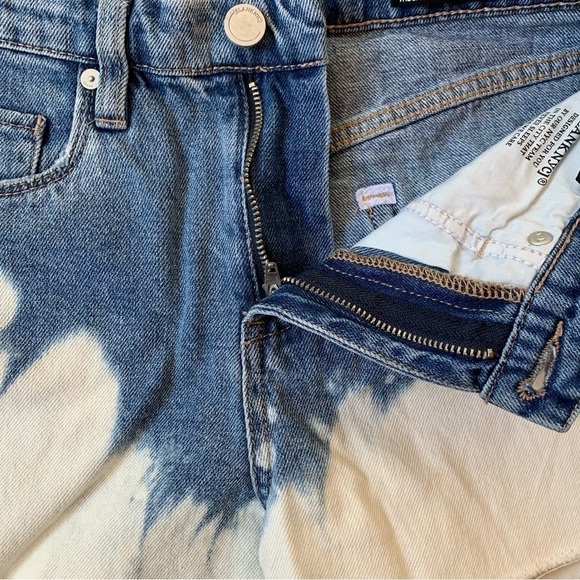 NEW BLANK NYC 90's Baby Cut-off Bleached Jean Shorts Size 26 - Picture 3 of 6